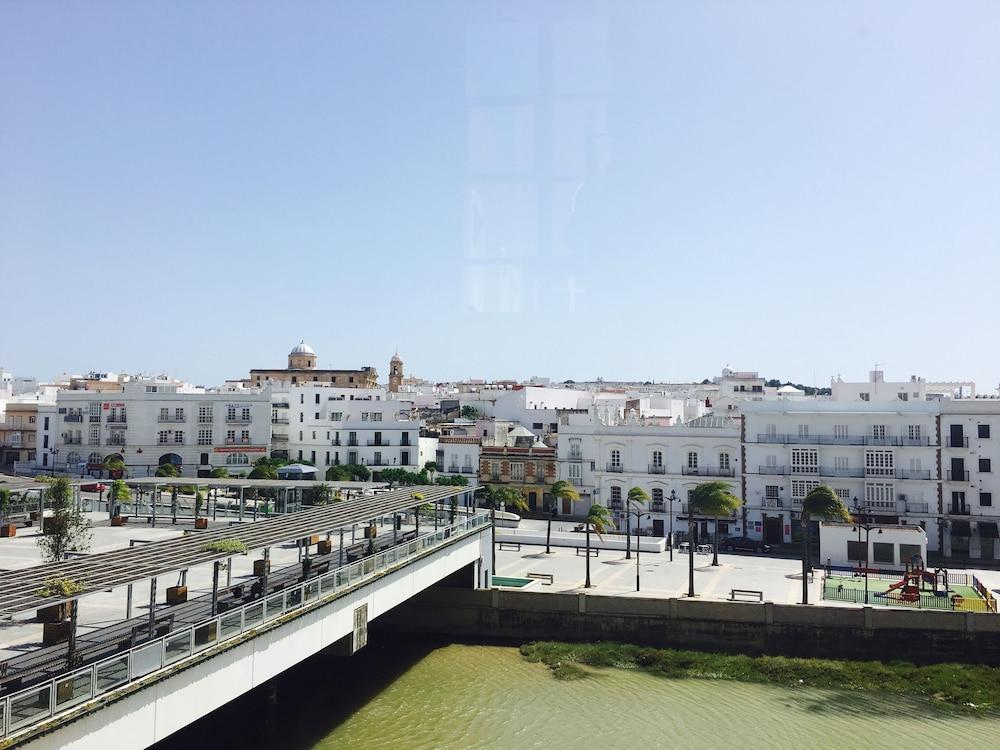 ホテル Crisol Chiclana チクラナ・デ・ラ・フロンテーラ エクステリア 写真