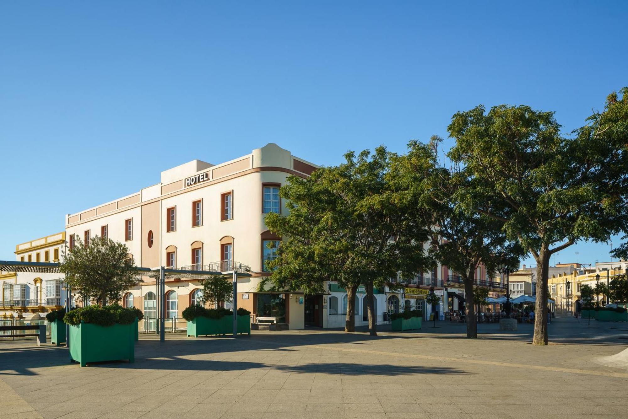 ホテル Crisol Chiclana チクラナ・デ・ラ・フロンテーラ エクステリア 写真