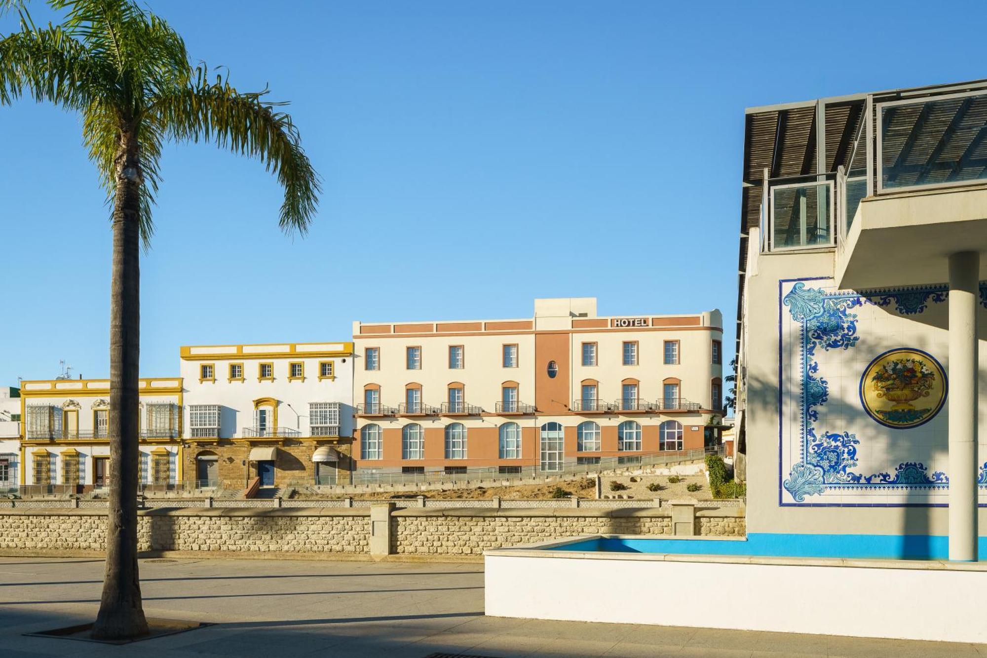 ホテル Crisol Chiclana チクラナ・デ・ラ・フロンテーラ エクステリア 写真